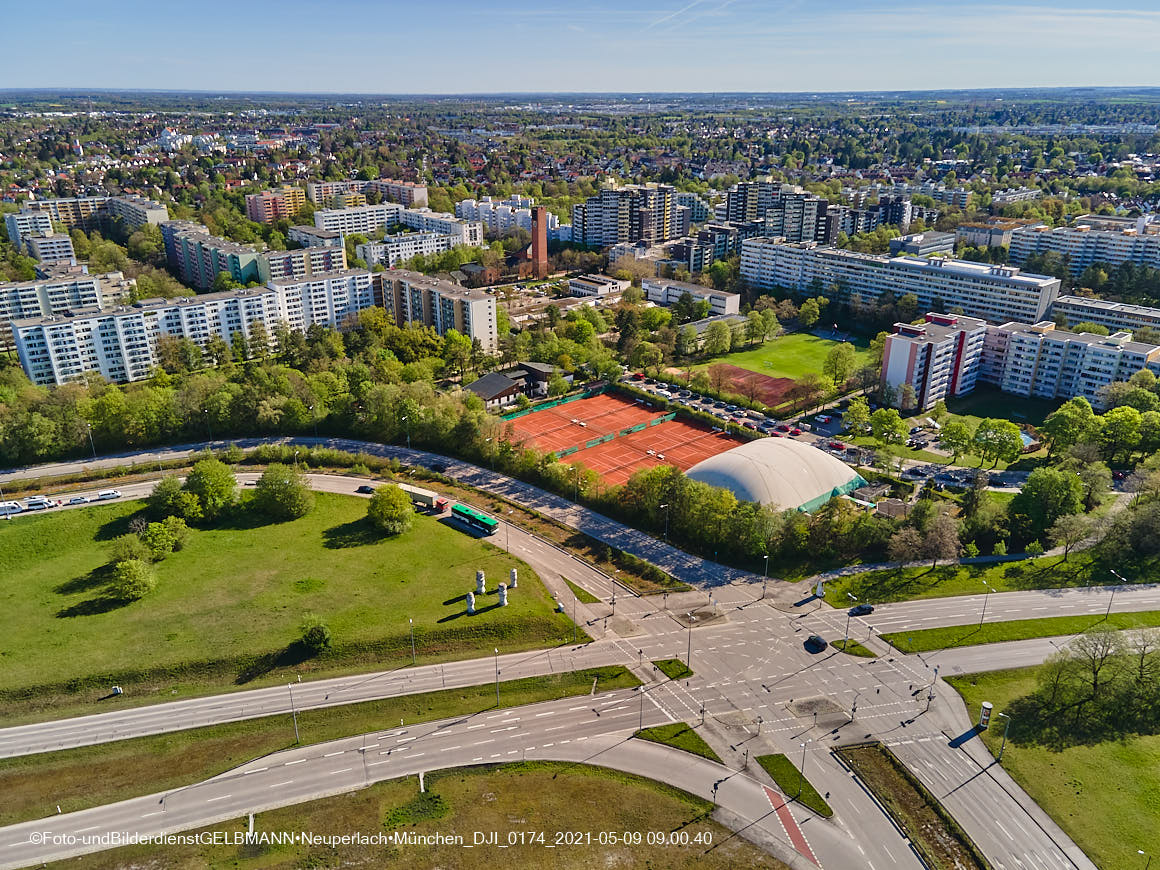 14.05.2021 - Luftaufnahmen von der Ständlerstraße und Umgebung in Neuperlach