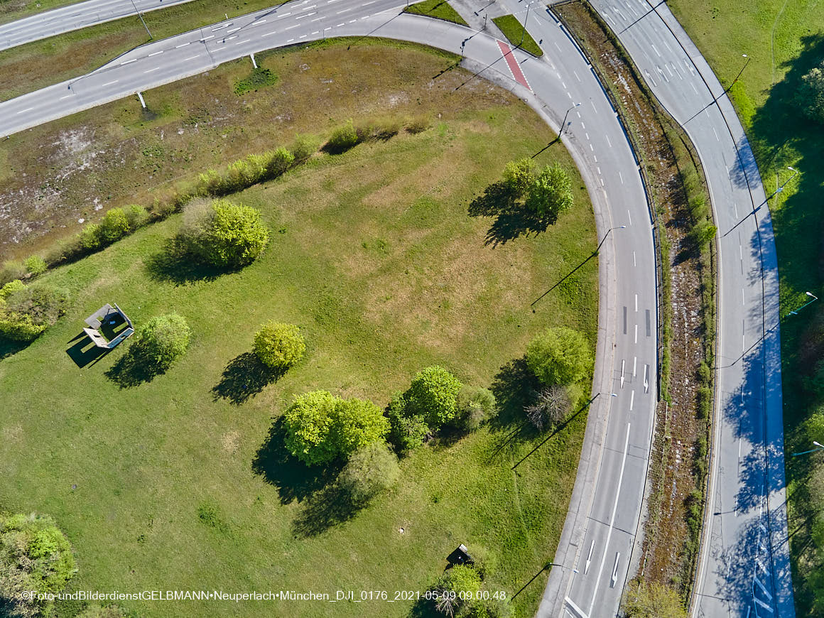 14.05.2021 - Luftaufnahmen von der Ständlerstraße und Umgebung in Neuperlach