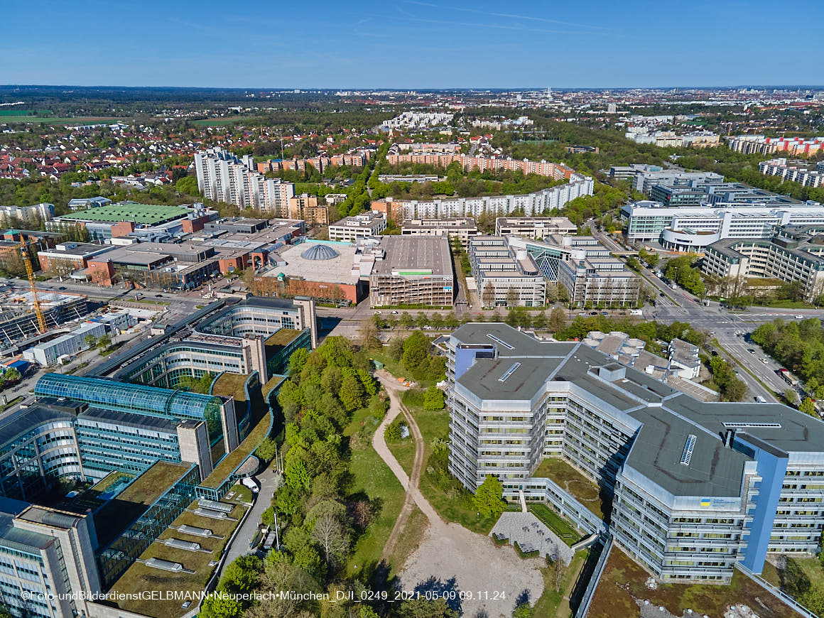 14.05.2021 - Luftaufnahmen von der Ständlerstraße und Umgebung in Neuperlach