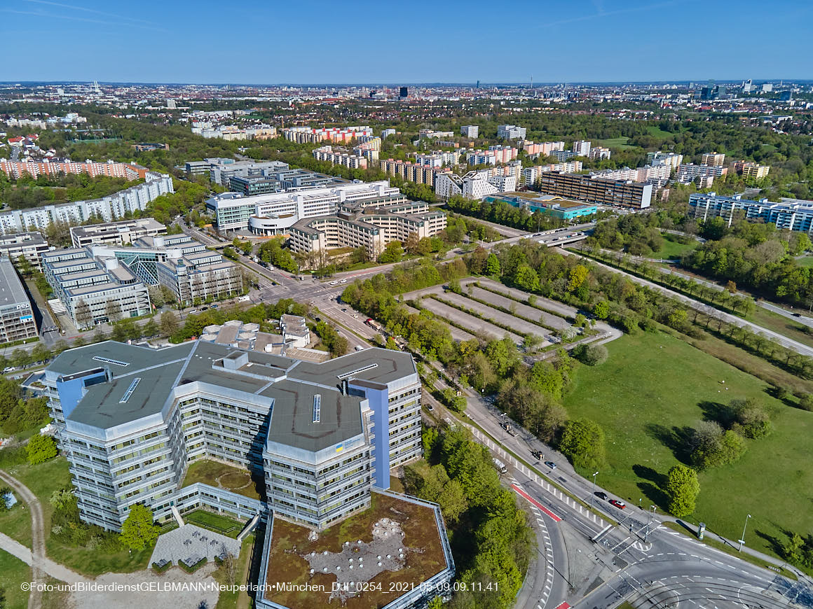 14.05.2021 - Luftaufnahmen von der Ständlerstraße und Umgebung in Neuperlach