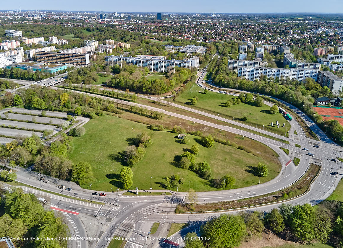 14.05.2021 - Luftaufnahmen von der Ständlerstraße und Umgebung in Neuperlach