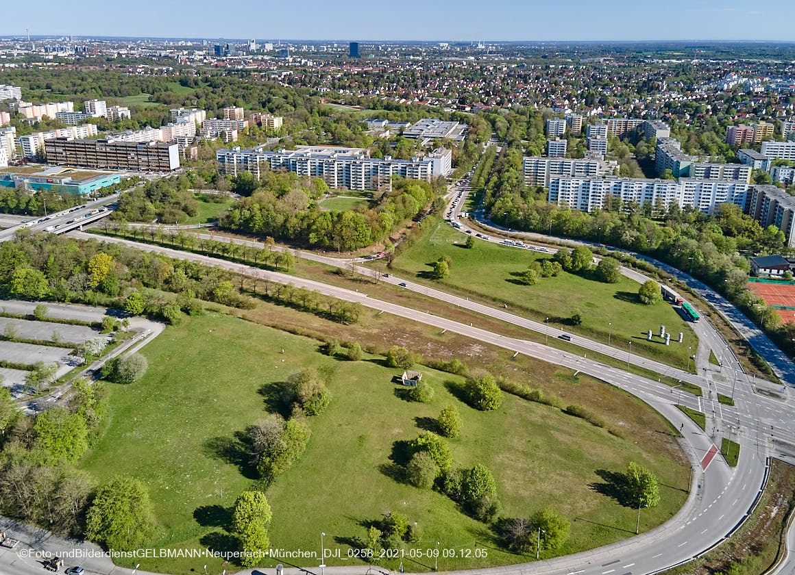 14.05.2021 - Luftaufnahmen von der Ständlerstraße und Umgebung in Neuperlach