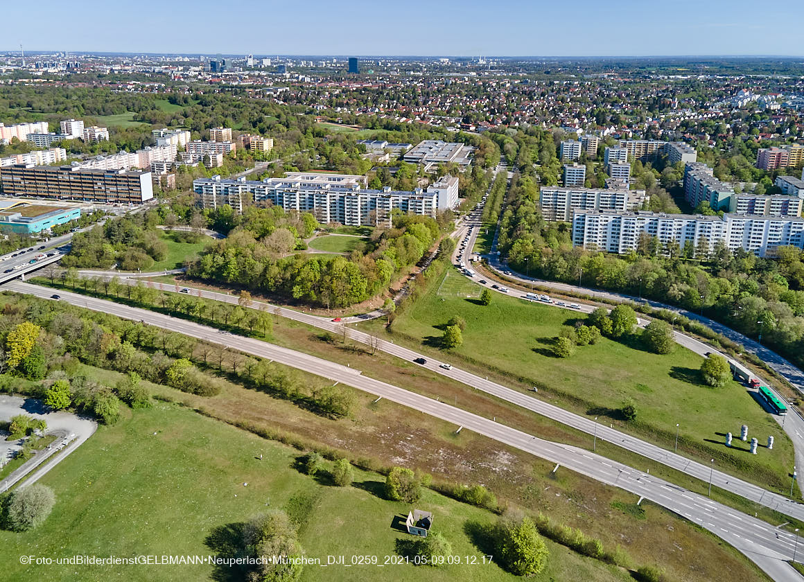 14.05.2021 - Luftaufnahmen von der Ständlerstraße und Umgebung in Neuperlach