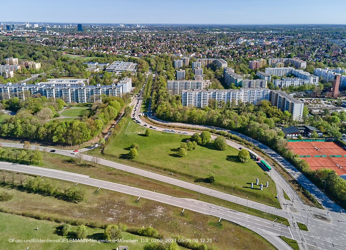 14.05.2021 - Luftaufnahmen von der Ständlerstraße und Umgebung in Neuperlach