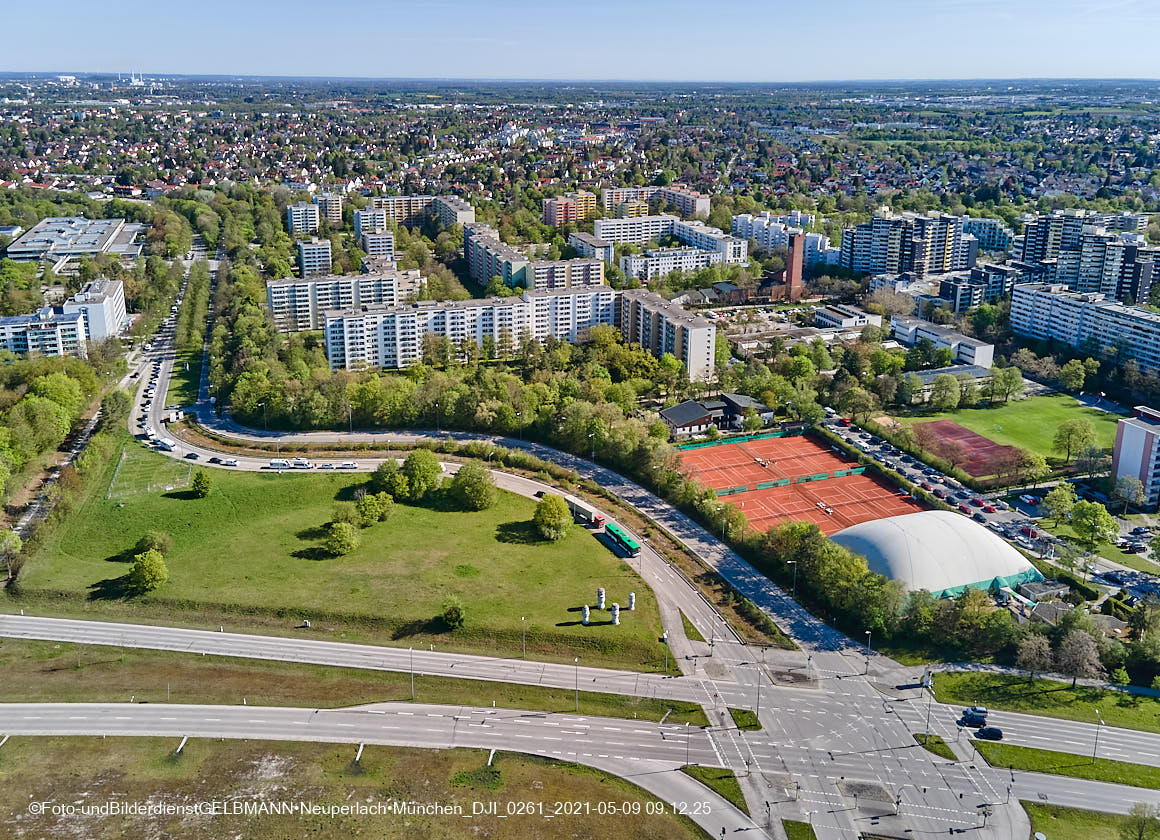 14.05.2021 - Luftaufnahmen von der Ständlerstraße und Umgebung in Neuperlach