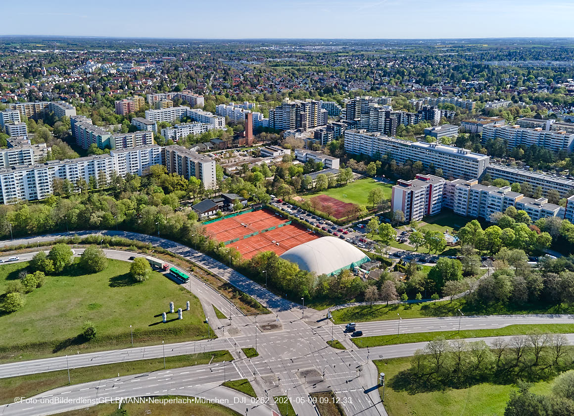 14.05.2021 - Luftaufnahmen von der Ständlerstraße und Umgebung in Neuperlach