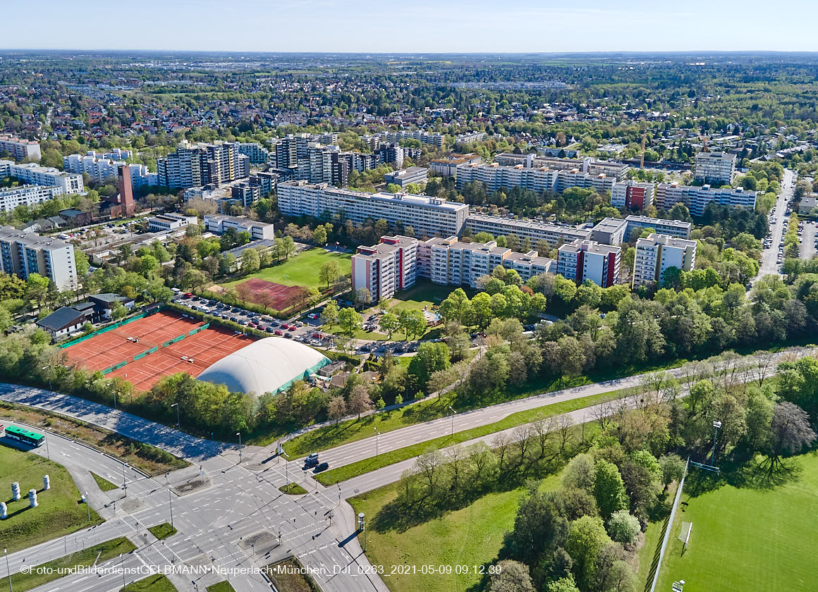 14.05.2021 - Luftaufnahmen von der Ständlerstraße und Umgebung in Neuperlach