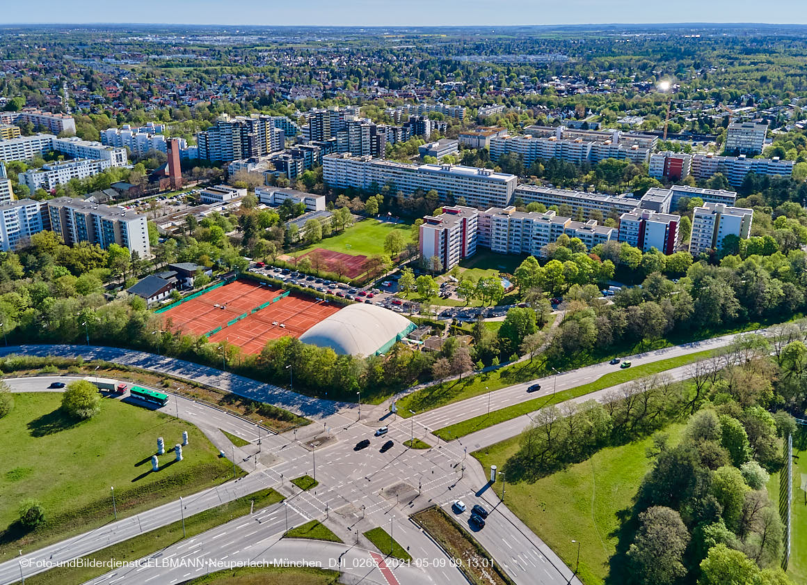 14.05.2021 - Luftaufnahmen von der Ständlerstraße und Umgebung in Neuperlach