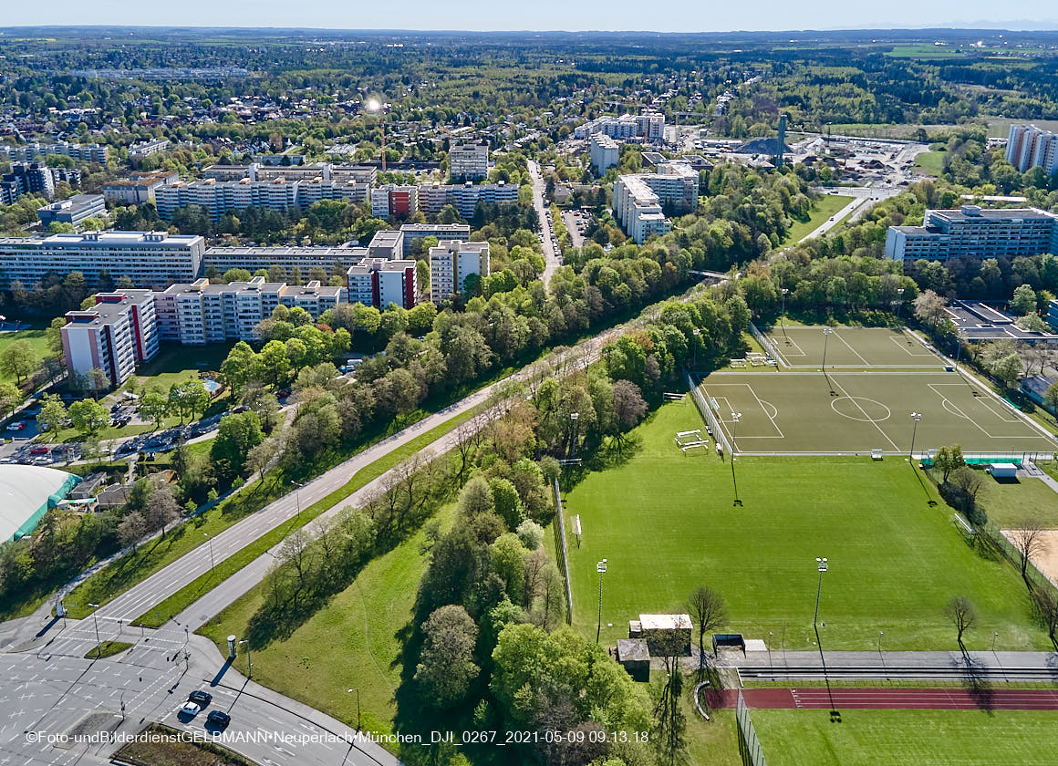 14.05.2021 - Luftaufnahmen von der Ständlerstraße und Umgebung in Neuperlach