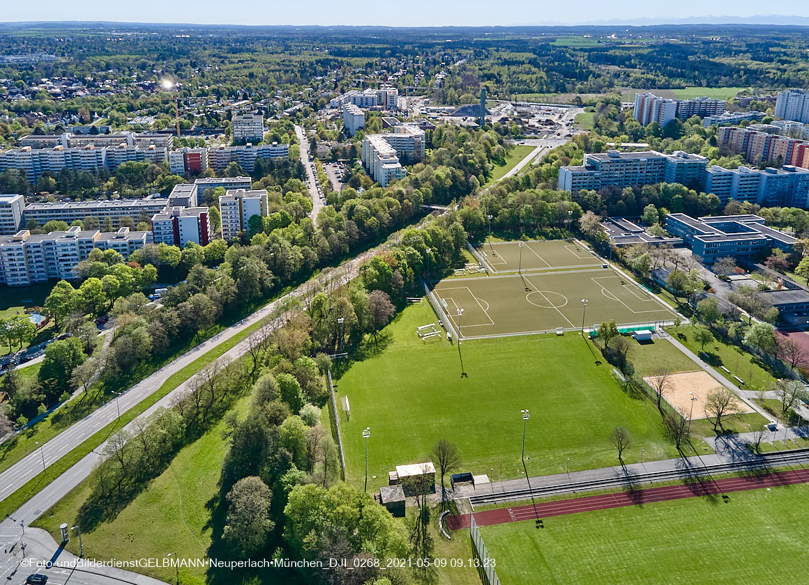 14.05.2021 - Luftaufnahmen von der Ständlerstraße und Umgebung in Neuperlach