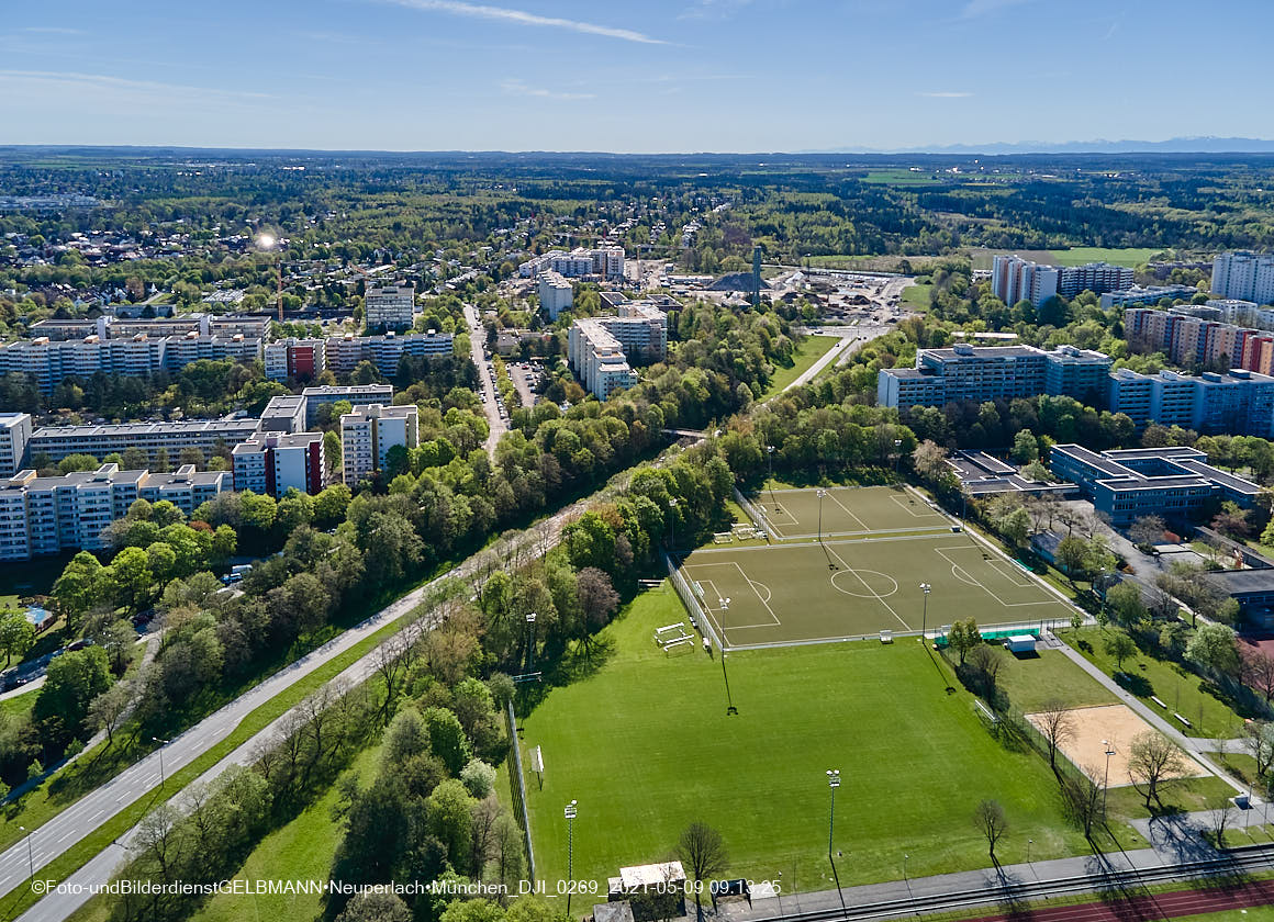 14.05.2021 - Luftaufnahmen von der Ständlerstraße und Umgebung in Neuperlach