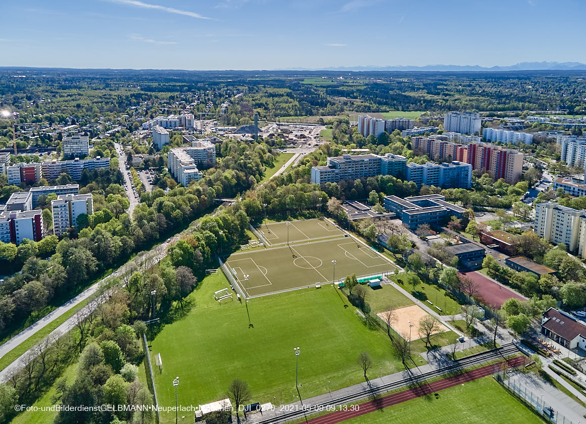 14.05.2021 - Luftaufnahmen von der Ständlerstraße und Umgebung in Neuperlach