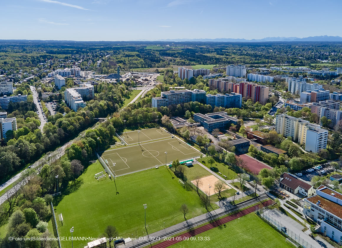 14.05.2021 - Luftaufnahmen von der Ständlerstraße und Umgebung in Neuperlach