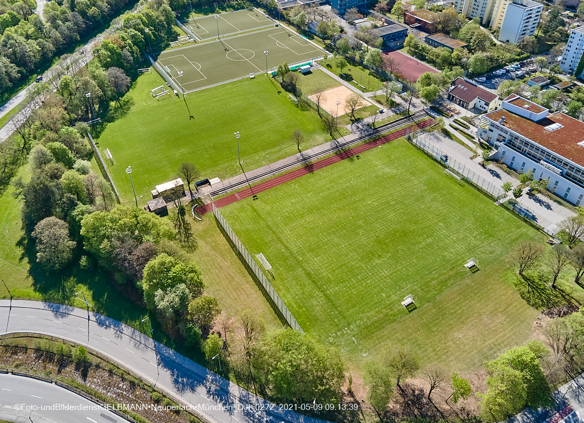 14.05.2021 - Luftaufnahmen von der Ständlerstraße und Umgebung in Neuperlach