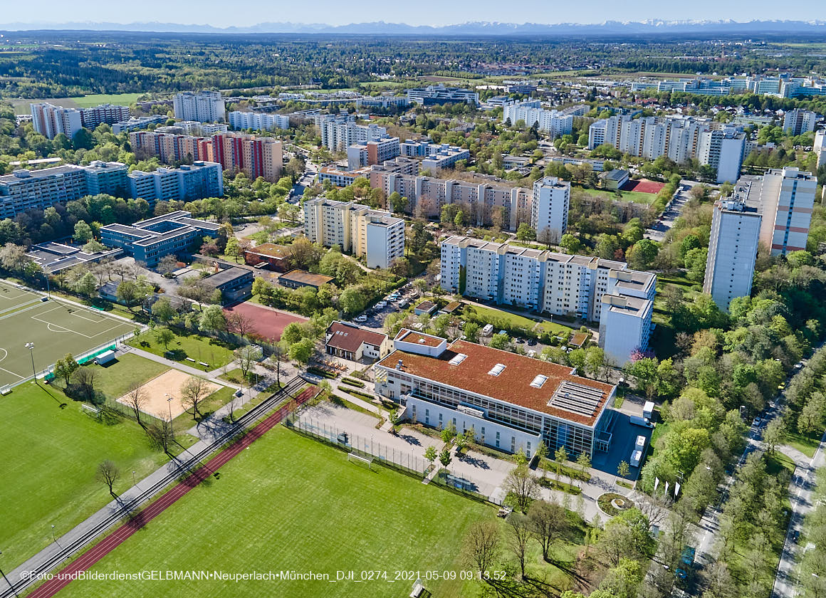 14.05.2021 - Luftaufnahmen von der Ständlerstraße und Umgebung in Neuperlach