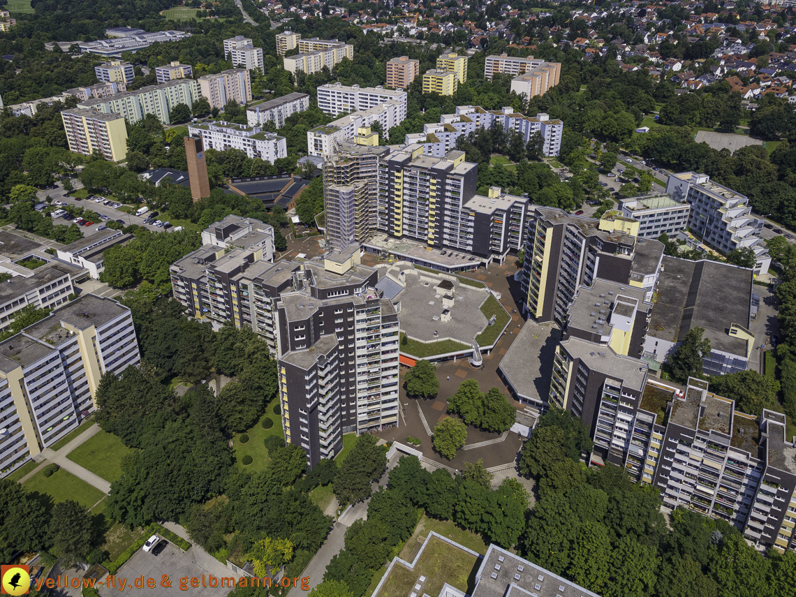 21.07.2021 - Marx-Zentrum und kleinere Wohnanlage am Karl-Marx-Ring 52-62 in Neuperlach