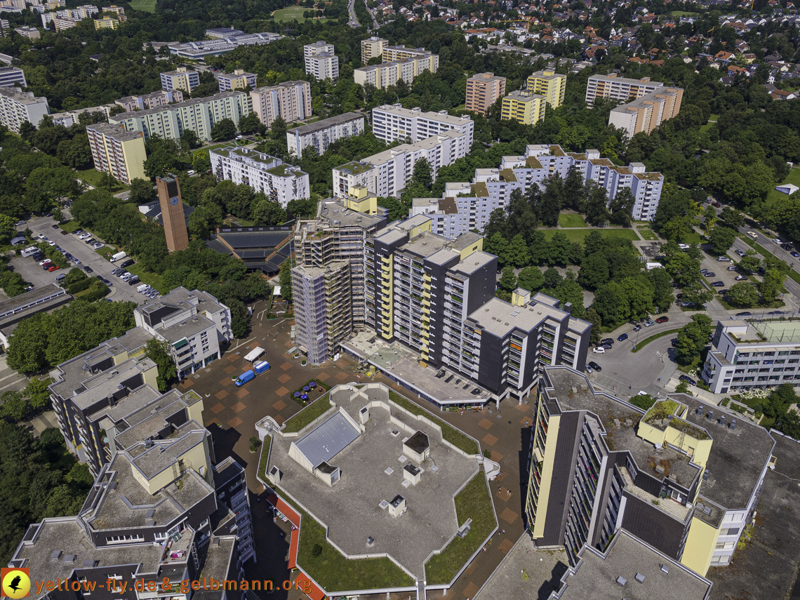21.07.2021 - Marx-Zentrum und kleinere Wohnanlage am Karl-Marx-Ring 52-62 in Neuperlach