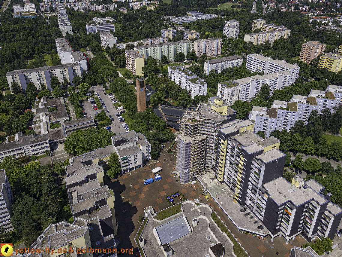 21.07.2021 - Marx-Zentrum und kleinere Wohnanlage am Karl-Marx-Ring 52-62 in Neuperlach