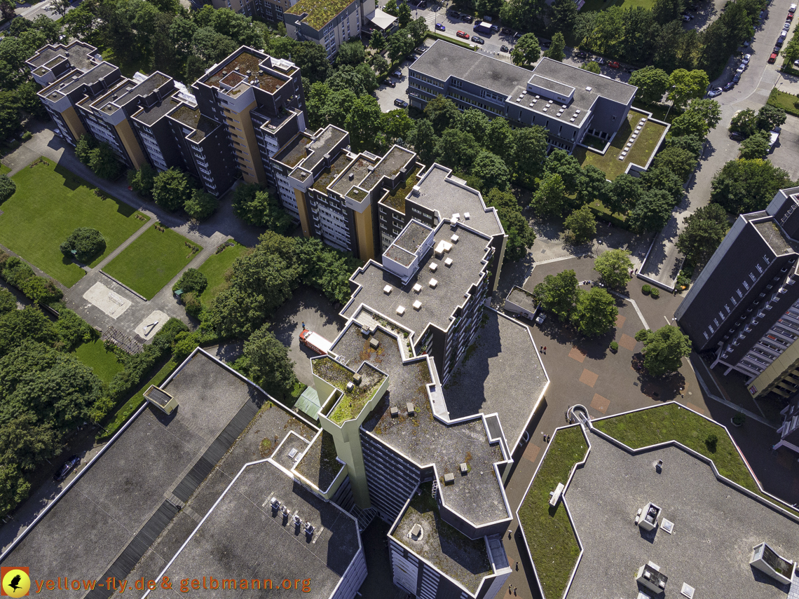 21.07.2021 - Marx-Zentrum und kleinere Wohnanlage am Karl-Marx-Ring 52-62 in Neuperlach