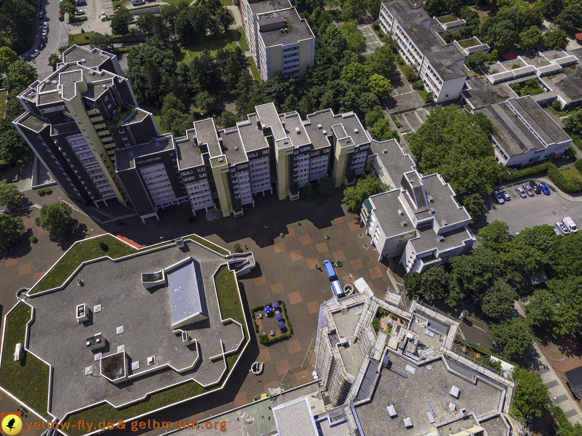 21.07.2021 - Marx-Zentrum und kleinere Wohnanlage am Karl-Marx-Ring 52-62 in Neuperlach