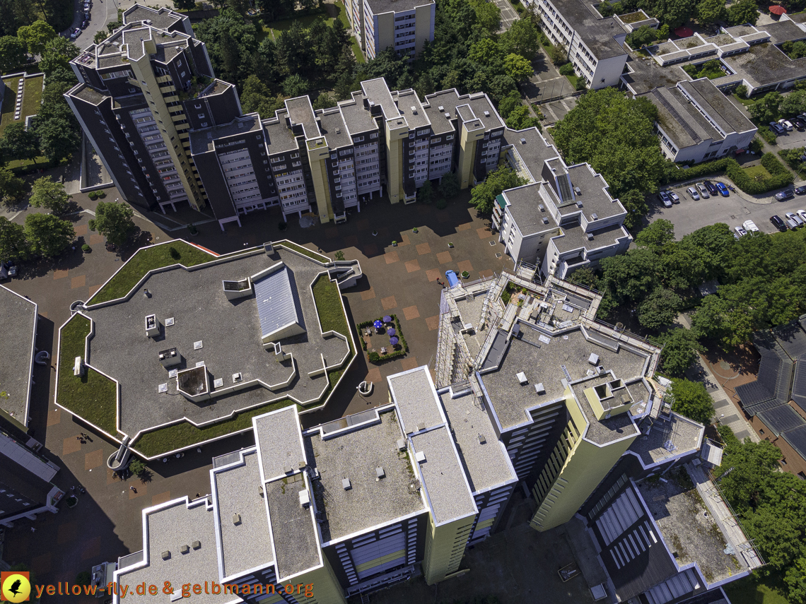 21.07.2021 - Marx-Zentrum und kleinere Wohnanlage am Karl-Marx-Ring 52-62 in Neuperlach