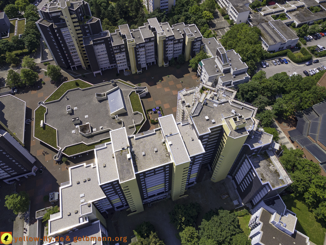 21.07.2021 - Marx-Zentrum und kleinere Wohnanlage am Karl-Marx-Ring 52-62 in Neuperlach