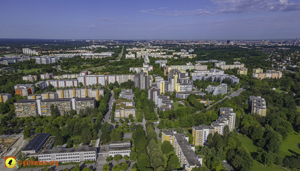 09.08.2021 - Wohnanlage am Karl-Marx-Ring 52-62 und Marx-Zentrum in Neuperlach
