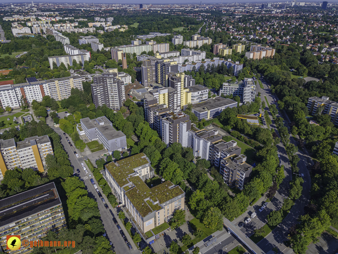 09.08.2021 - Wohnanlage am Karl-Marx-Ring 52-62 und Marx-Zentrum in Neuperlach