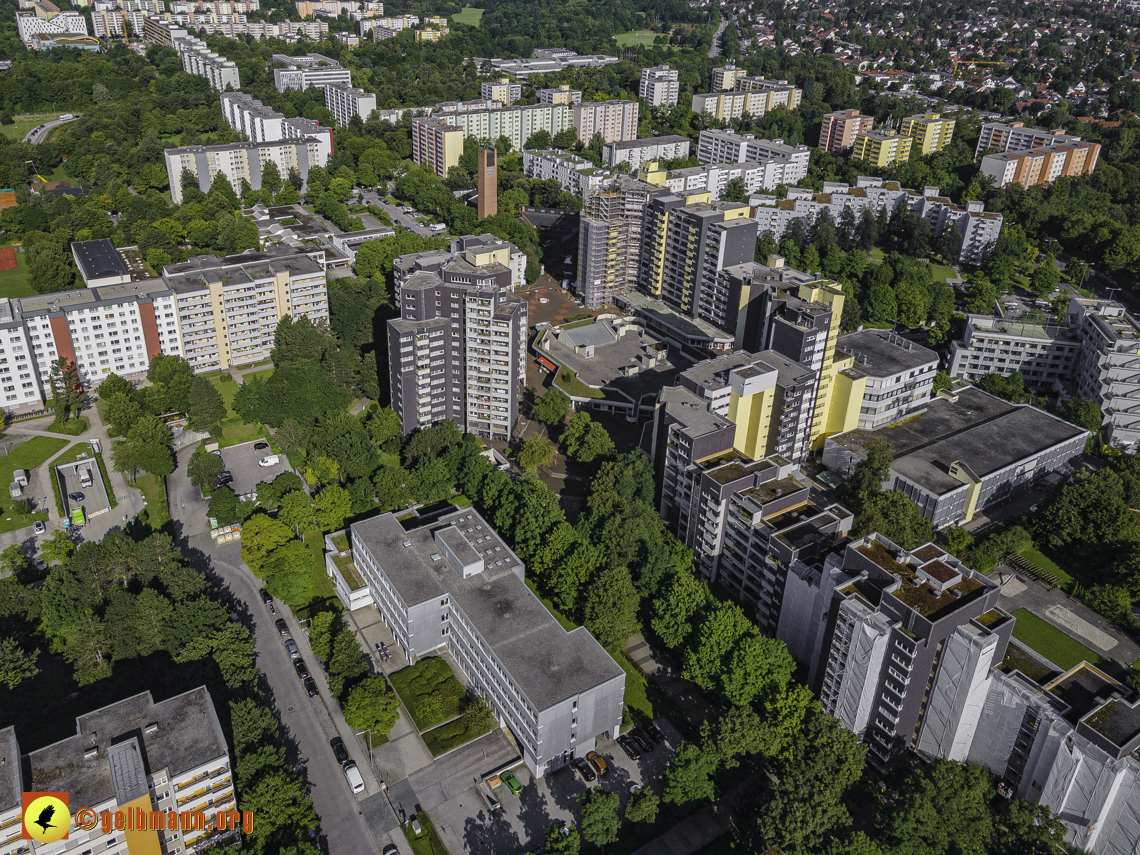 09.08.2021 - Wohnanlage am Karl-Marx-Ring 52-62 und Marx-Zentrum in Neuperlach