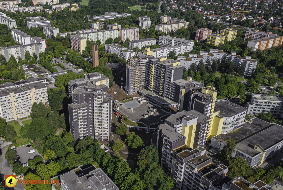 09.08.2021 - Wohnanlage am Karl-Marx-Ring 52-62 und Marx-Zentrum in Neuperlach