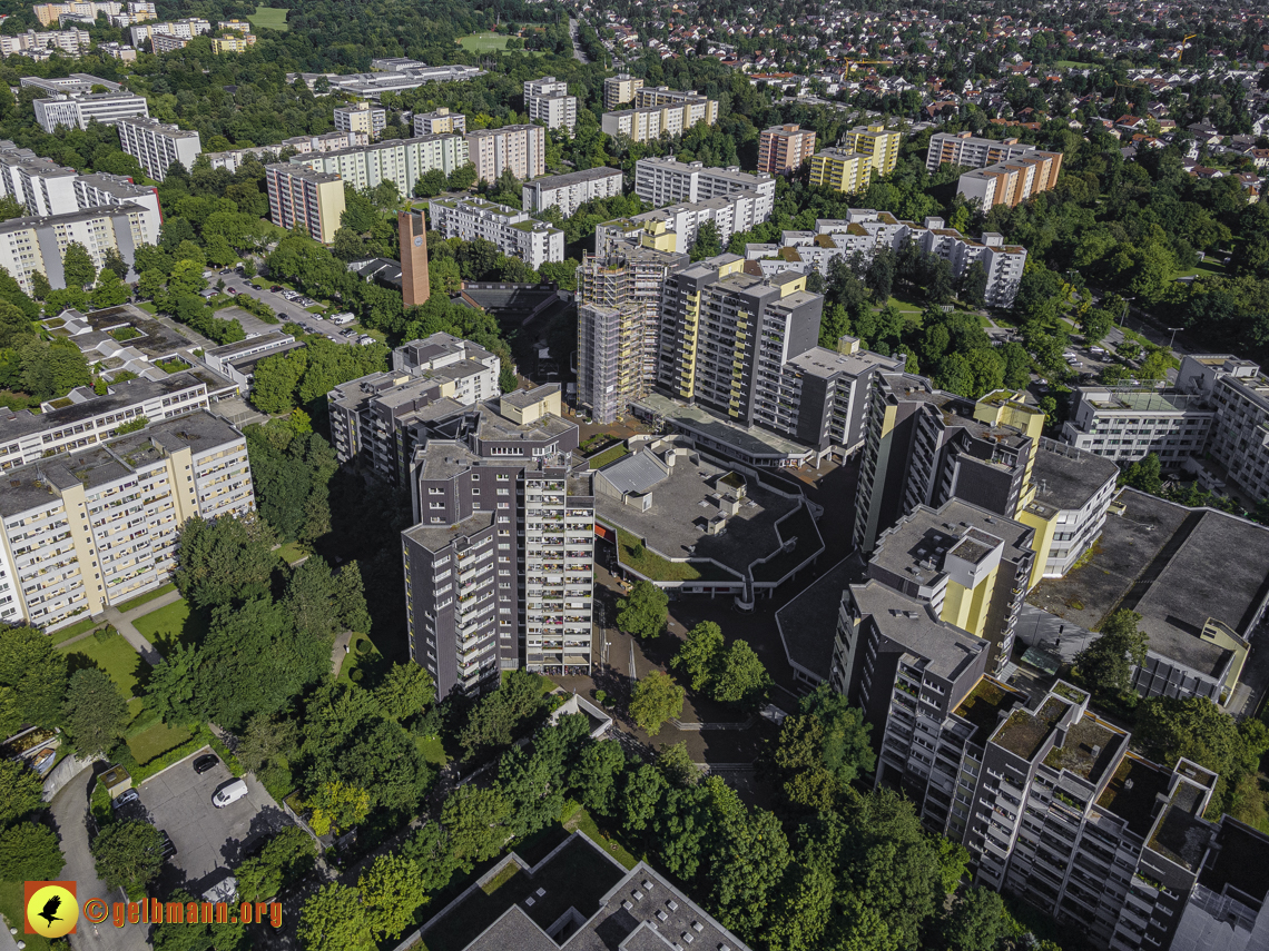 09.08.2021 - Wohnanlage am Karl-Marx-Ring 52-62 und Marx-Zentrum in Neuperlach