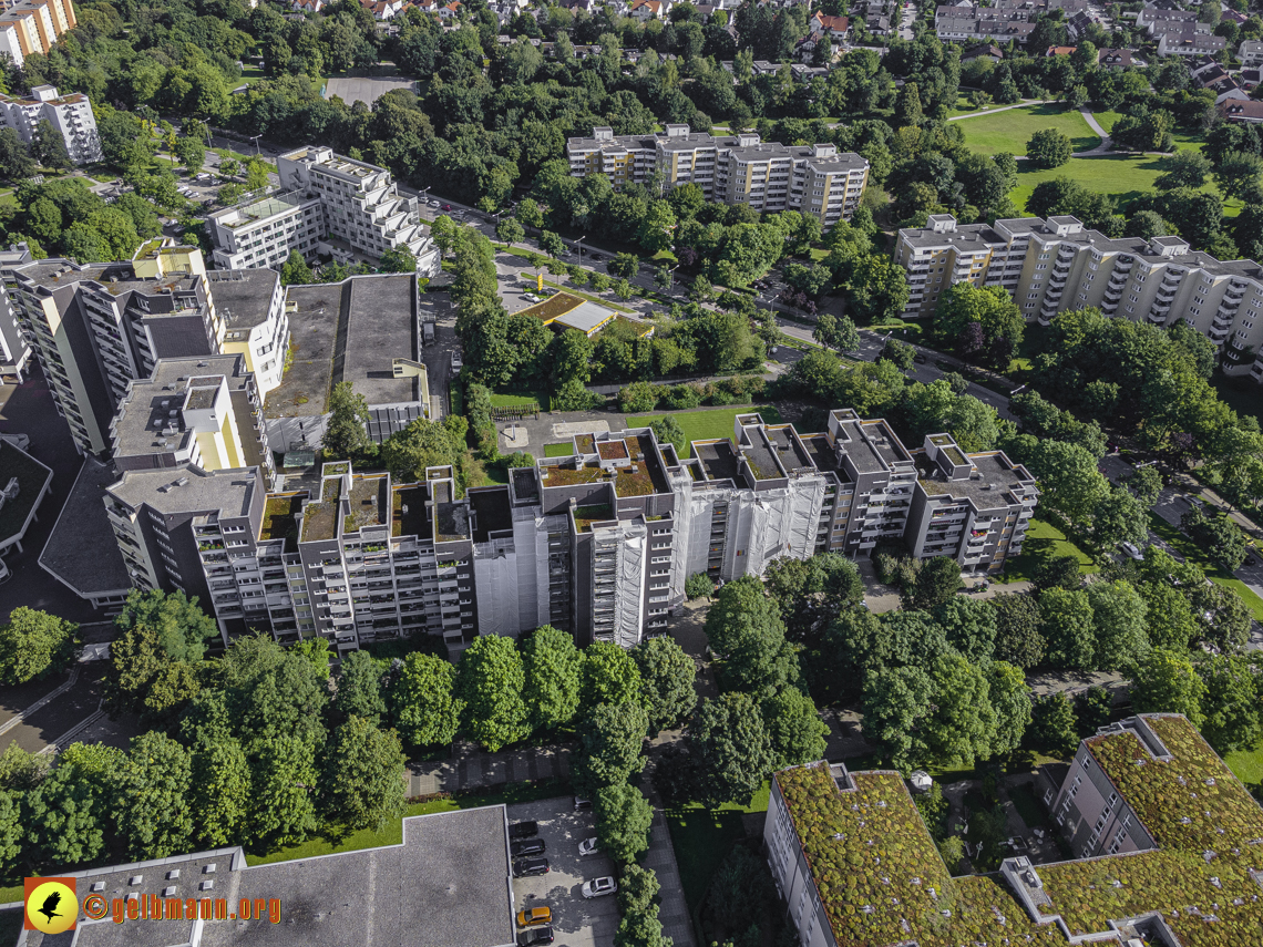 09.08.2021 - Wohnanlage am Karl-Marx-Ring 52-62 und Marx-Zentrum in Neuperlach