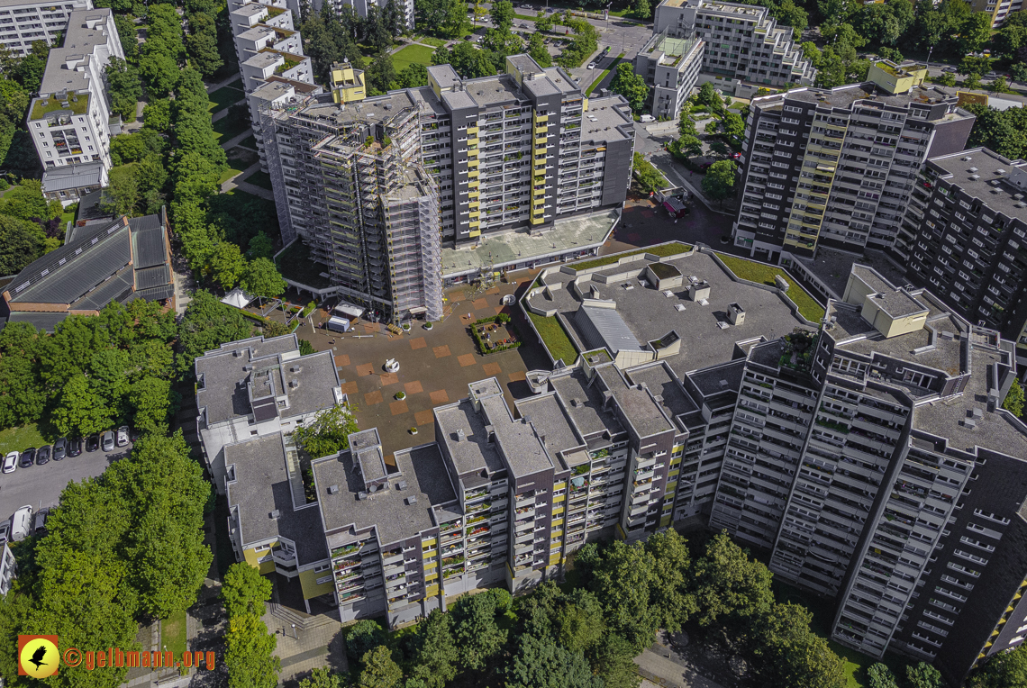 09.08.2021 - Wohnanlage am Karl-Marx-Ring 52-62 und Marx-Zentrum in Neuperlach