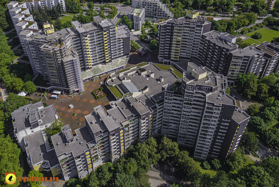 09.08.2021 - Wohnanlage am Karl-Marx-Ring 52-62 und Marx-Zentrum in Neuperlach