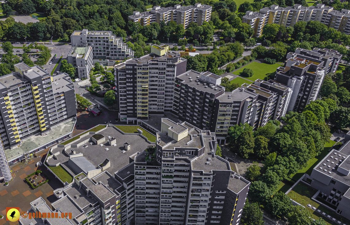 09.08.2021 - Wohnanlage am Karl-Marx-Ring 52-62 und Marx-Zentrum in Neuperlach