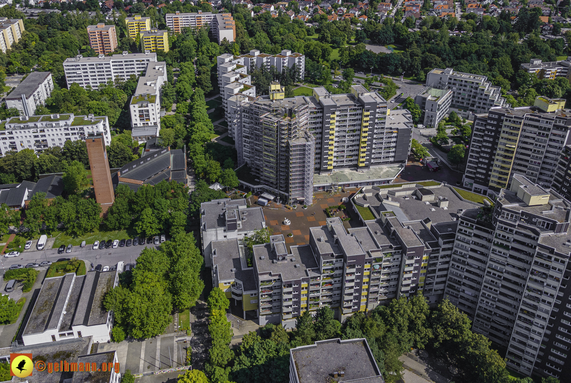 09.08.2021 - Wohnanlage am Karl-Marx-Ring 52-62 und Marx-Zentrum in Neuperlach