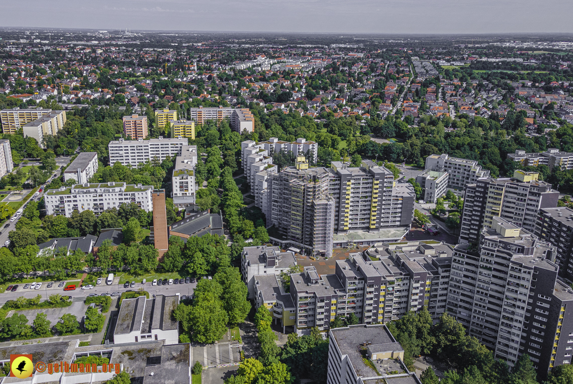 09.08.2021 - Wohnanlage am Karl-Marx-Ring 52-62 und Marx-Zentrum in Neuperlach