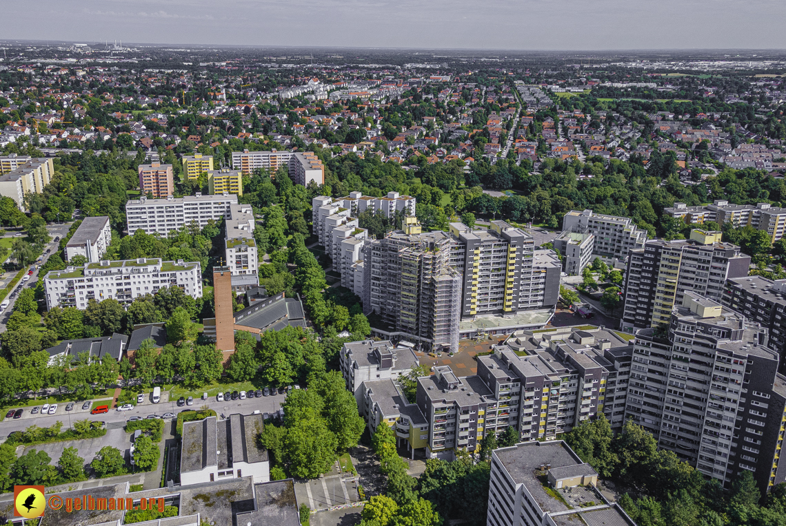 09.08.2021 - Wohnanlage am Karl-Marx-Ring 52-62 und Marx-Zentrum in Neuperlach
