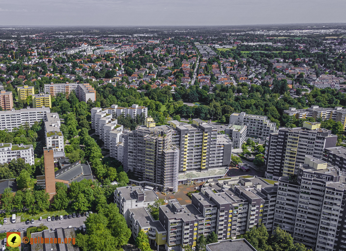 09.08.2021 - Wohnanlage am Karl-Marx-Ring 52-62 und Marx-Zentrum in Neuperlach