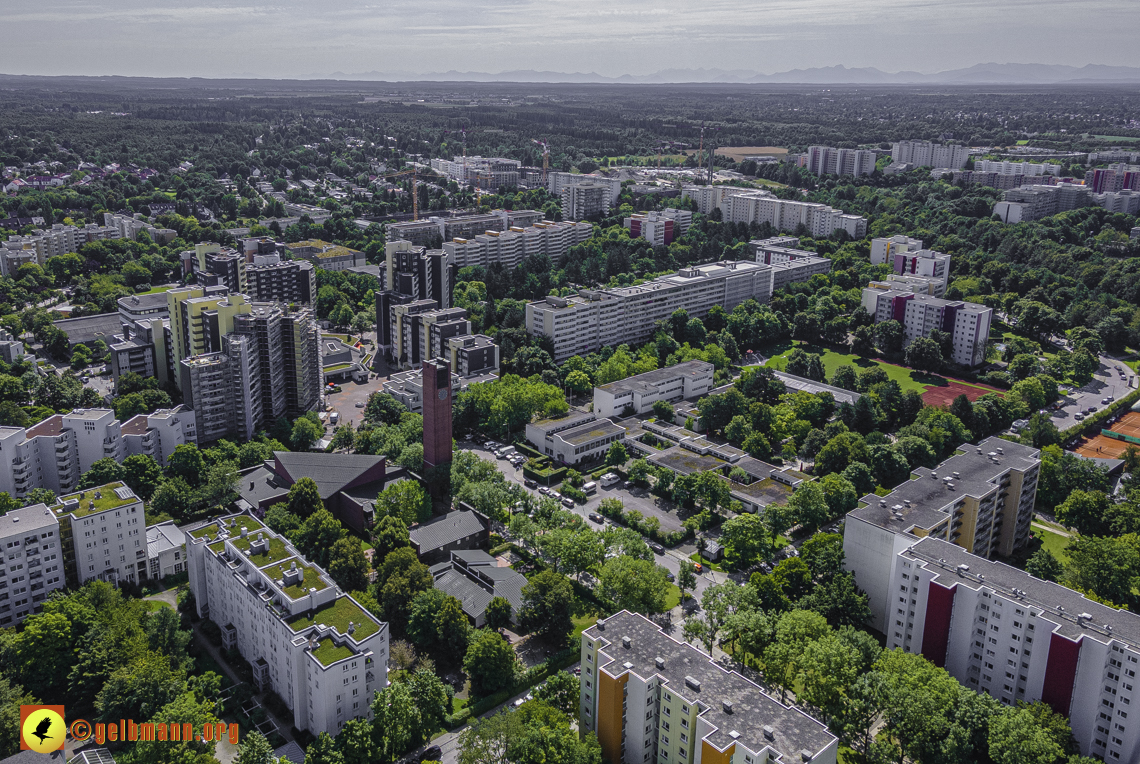 09.08.2021 - Wohnanlage am Karl-Marx-Ring 52-62 und Marx-Zentrum in Neuperlach