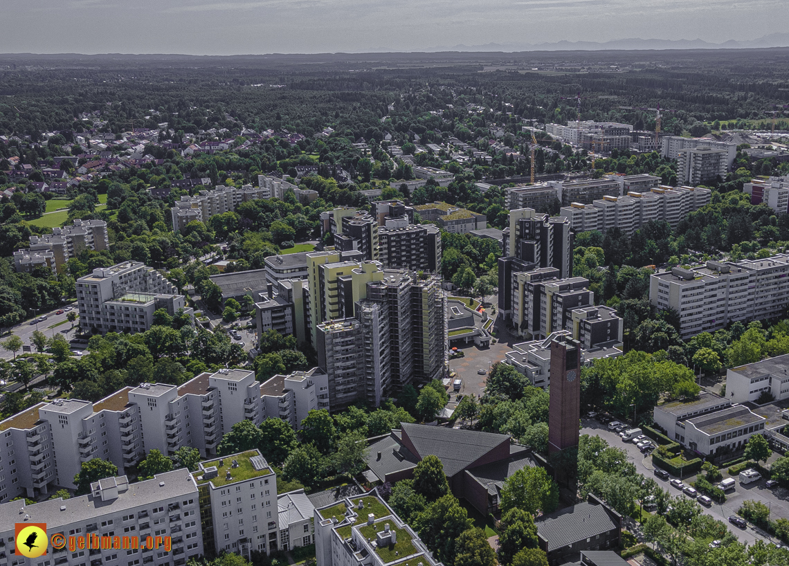 09.08.2021 - Wohnanlage am Karl-Marx-Ring 52-62 und Marx-Zentrum in Neuperlach