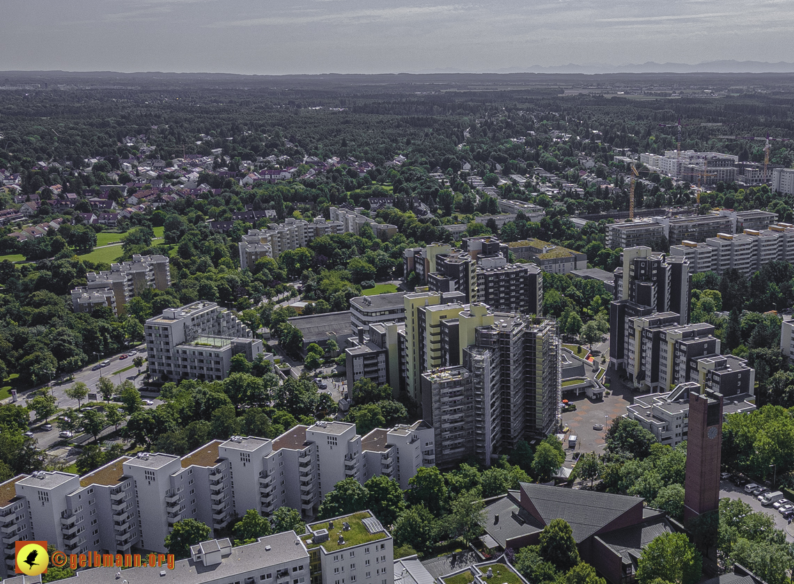 09.08.2021 - Wohnanlage am Karl-Marx-Ring 52-62 und Marx-Zentrum in Neuperlach
