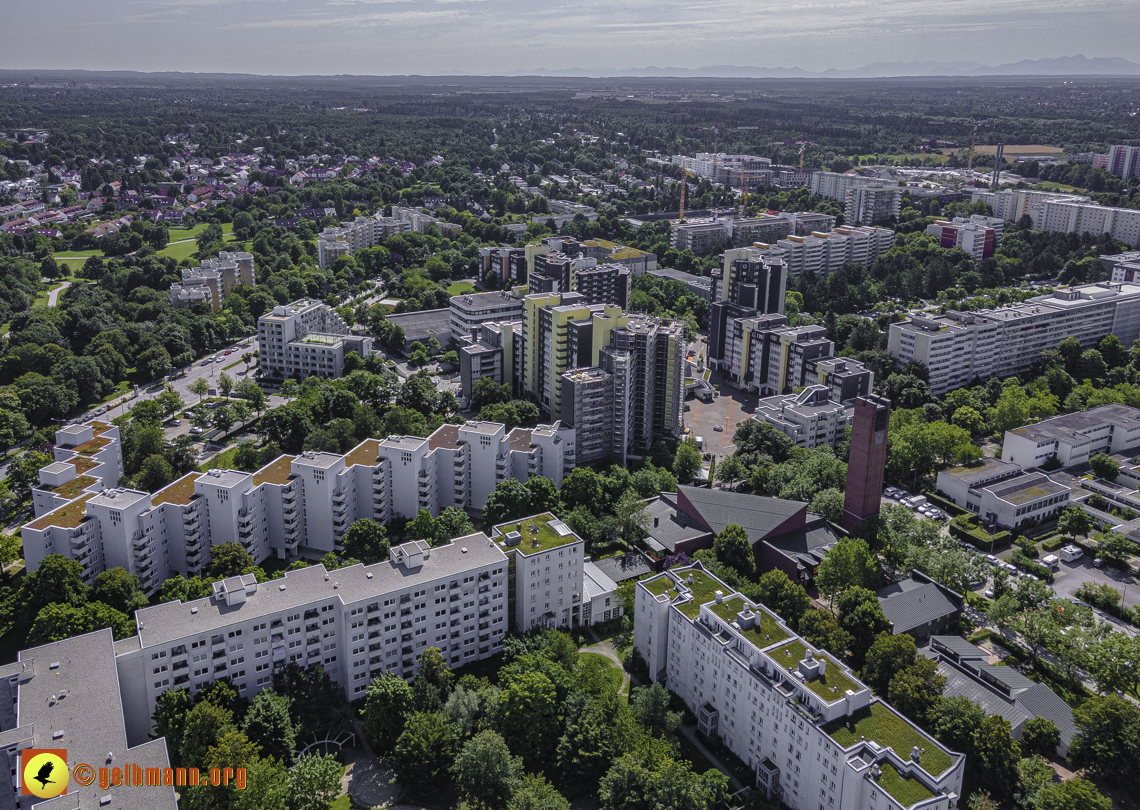 09.08.2021 - Wohnanlage am Karl-Marx-Ring 52-62 und Marx-Zentrum in Neuperlach