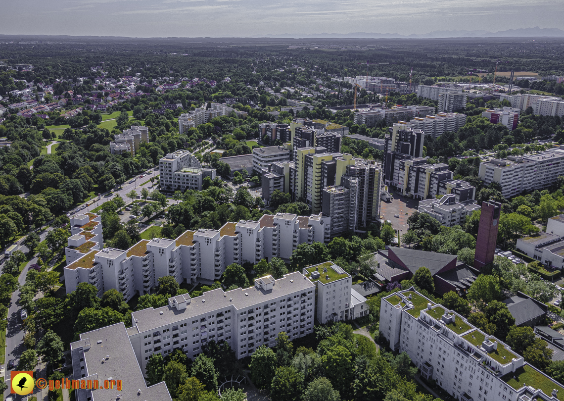 09.08.2021 - Wohnanlage am Karl-Marx-Ring 52-62 und Marx-Zentrum in Neuperlach