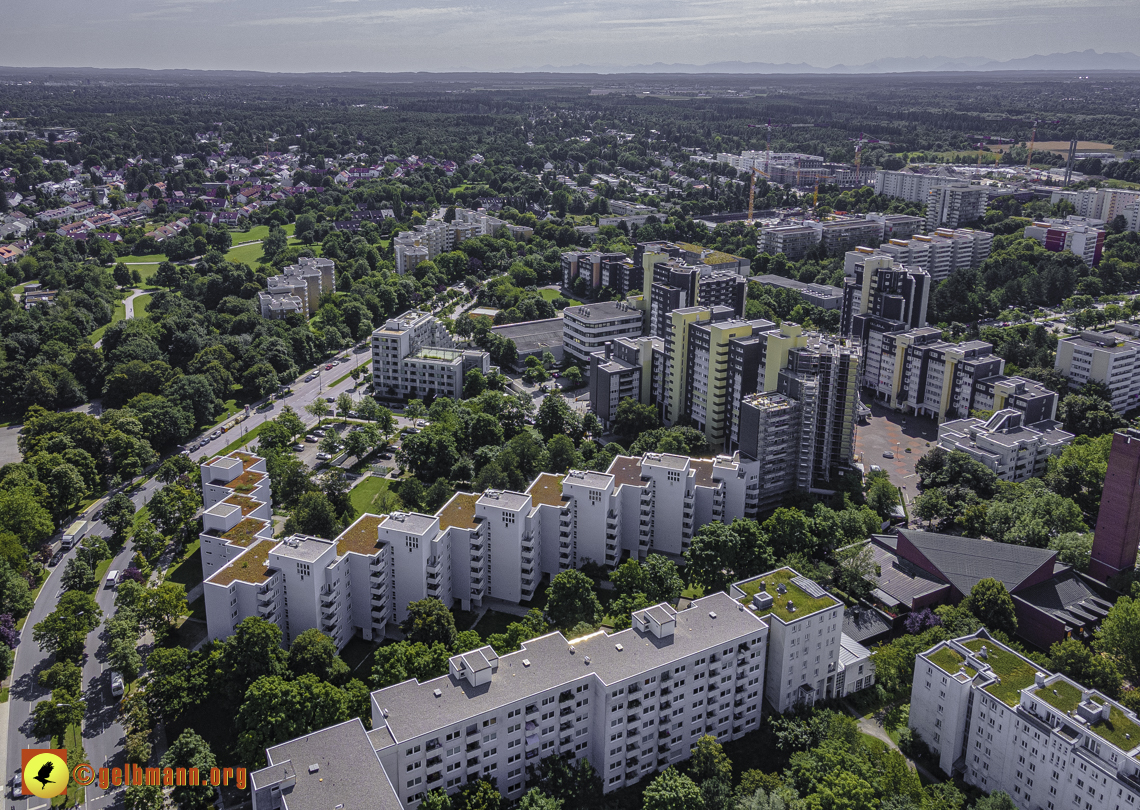 09.08.2021 - Wohnanlage am Karl-Marx-Ring 52-62 und Marx-Zentrum in Neuperlach