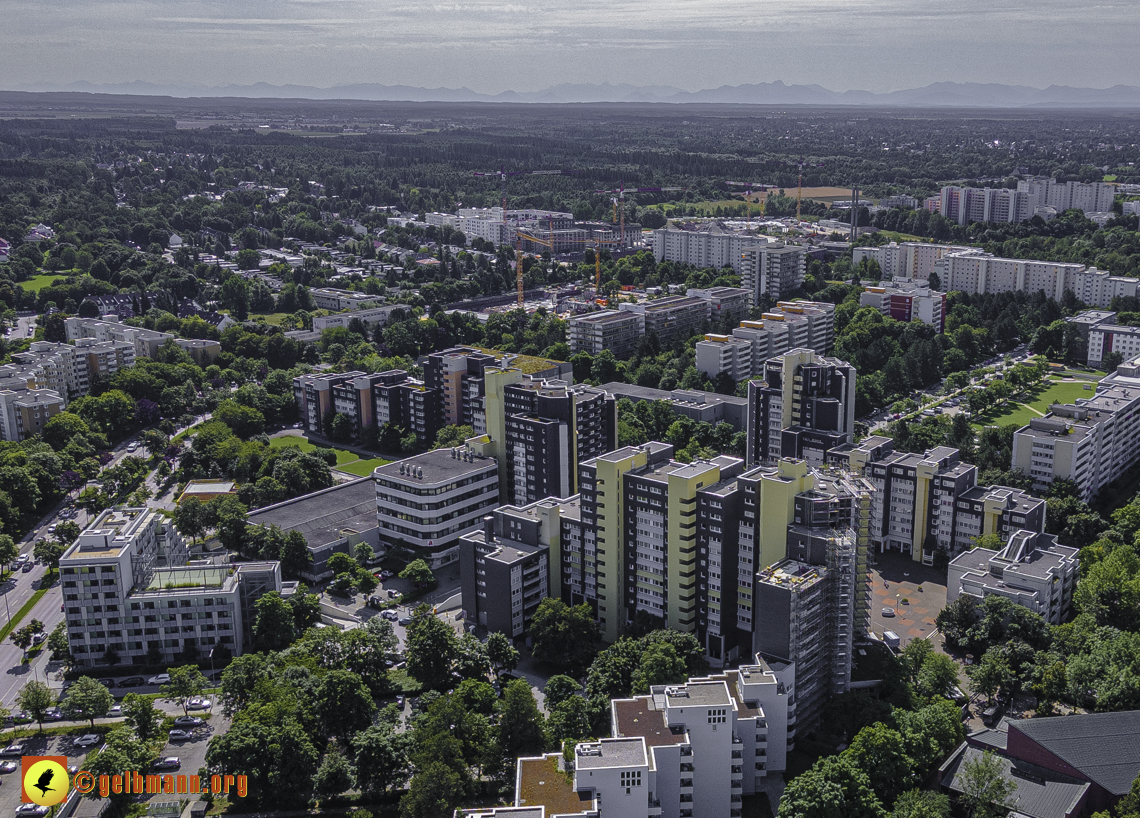 09.08.2021 - Wohnanlage am Karl-Marx-Ring 52-62 und Marx-Zentrum in Neuperlach