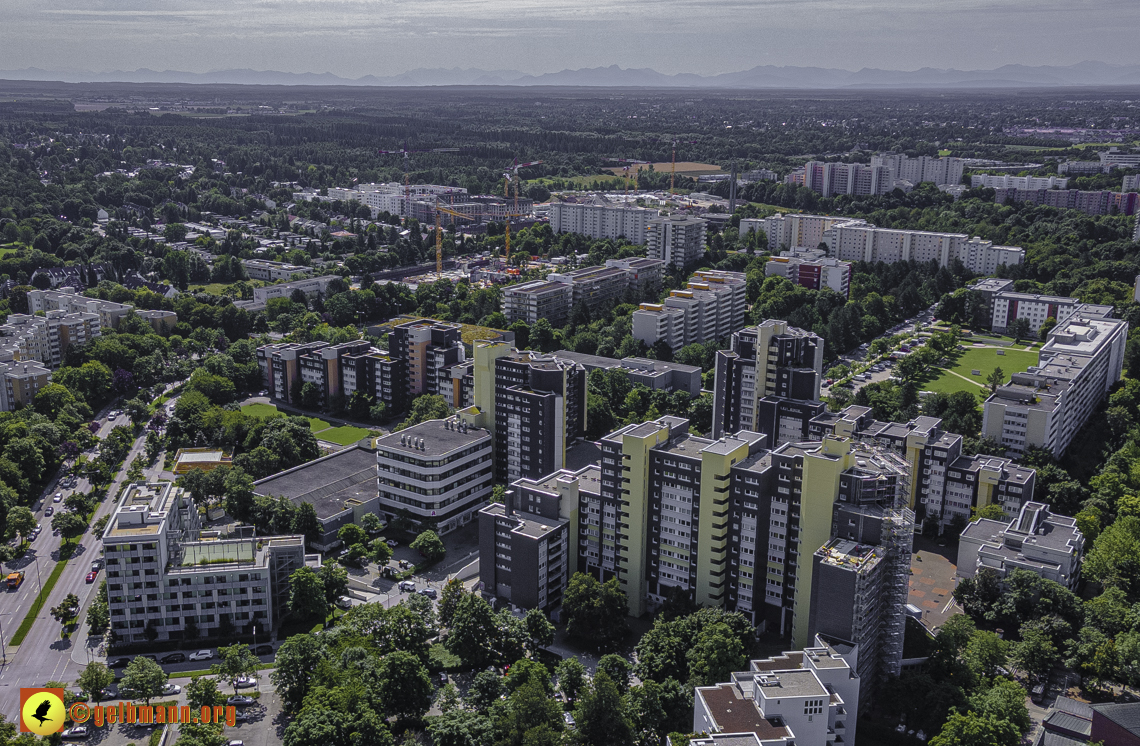 09.08.2021 - Wohnanlage am Karl-Marx-Ring 52-62 und Marx-Zentrum in Neuperlach