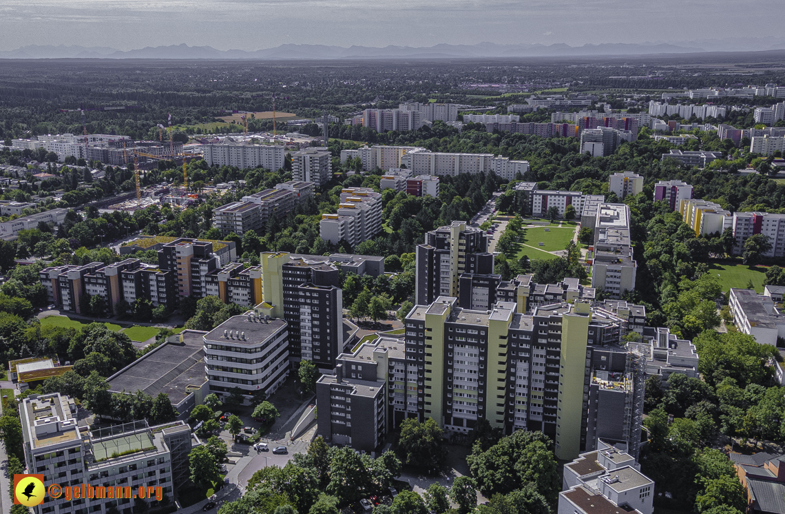 09.08.2021 - Wohnanlage am Karl-Marx-Ring 52-62 und Marx-Zentrum in Neuperlach