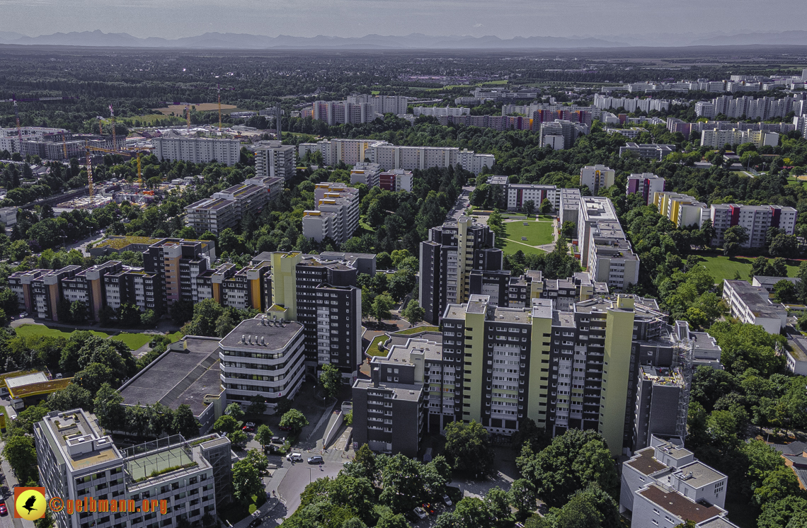 09.08.2021 - Wohnanlage am Karl-Marx-Ring 52-62 und Marx-Zentrum in Neuperlach