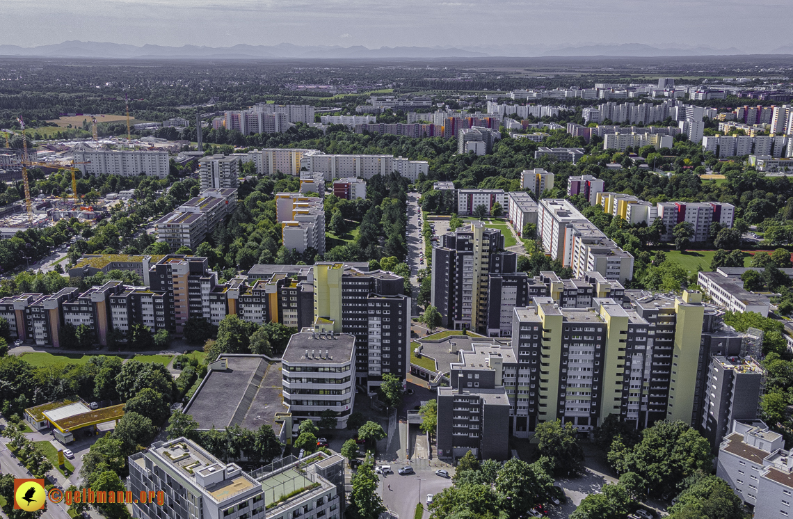 09.08.2021 - Wohnanlage am Karl-Marx-Ring 52-62 und Marx-Zentrum in Neuperlach